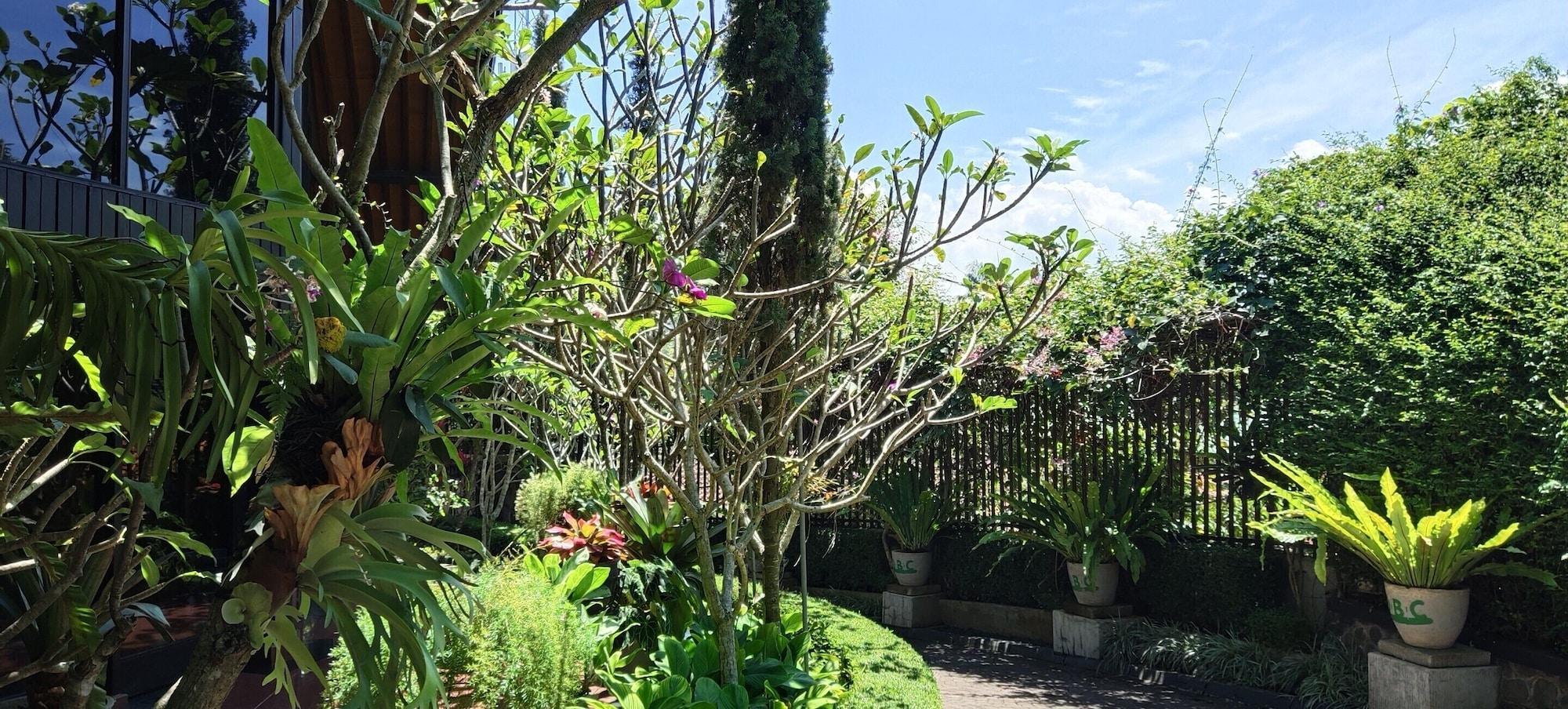 Obc Villa Bandung Exterior photo