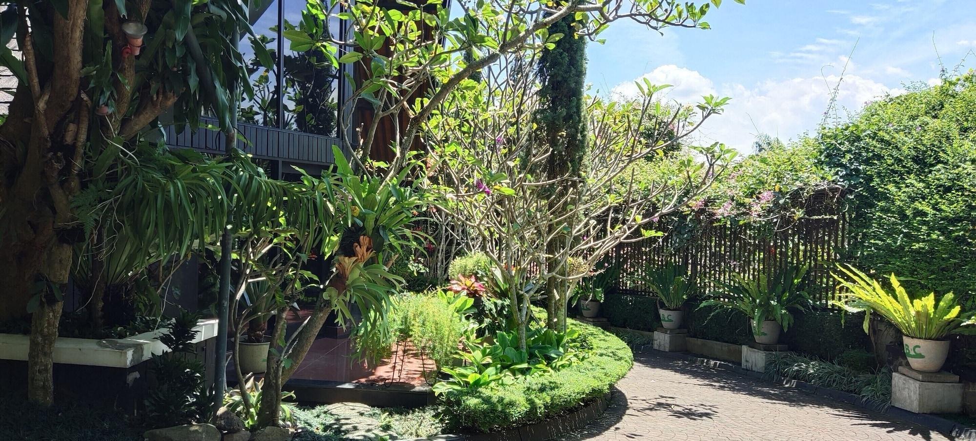 Obc Villa Bandung Exterior photo